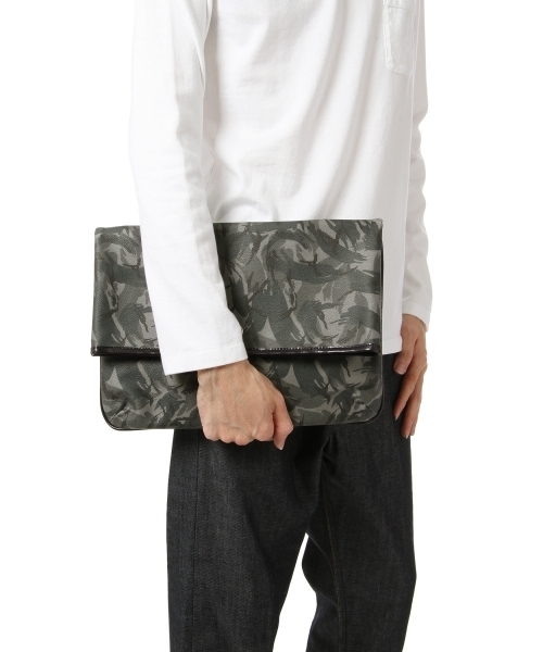 BEAUTY&YOUTH UNITED ARROWS（ビューティーアンドユースユナイテッドアローズ）の「BY コーティング クラッチショルダーバッグ ¨ ∴ §§◆（ショルダーバッグ・メンズ・ダークグリーン/ネイビー/グレー/ブラック/コバルトブルー/その他1・フリー）」の3枚目の写真