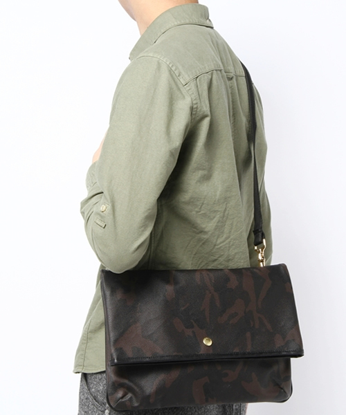 BEAUTY&YOUTH UNITED ARROWS（ビューティーアンドユースユナイテッドアローズ）の「BY コーティング クラッチショルダーバッグ ¨ ∴ §§◆（ショルダーバッグ・メンズ・ダークグリーン/ネイビー/グレー/ブラック/コバルトブルー/その他1・フリー）」の22枚目の写真