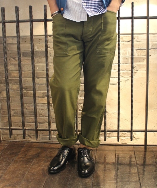 JOURNAL STANDARD（ジャーナルスタンダード）の「ミリタリーバックサテンベイカーパンツ #（その他パンツ・メンズ・カーキ/グリーン系その他/ホワイト/ベージュ・LARGE/SMALL/MEDIUM）」の3枚目の写真