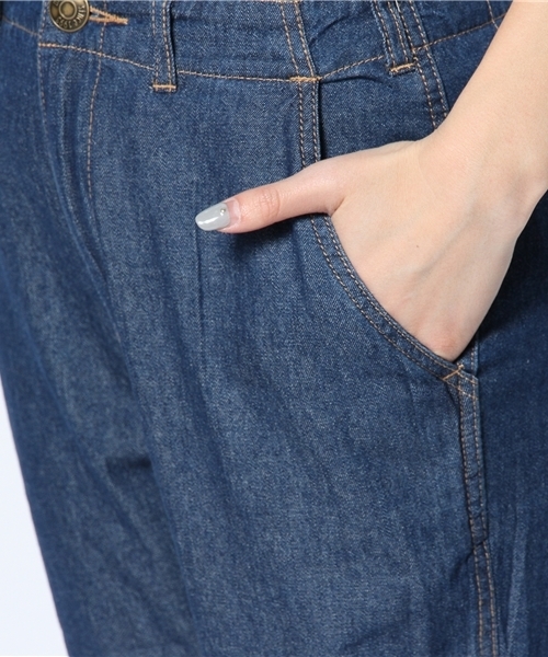 mystic（ミスティック）の「デニムテーパードパンツ（デニムパンツ・レディース・ライトブルー/ホワイト/ブルー・1/2）」の5枚目の写真