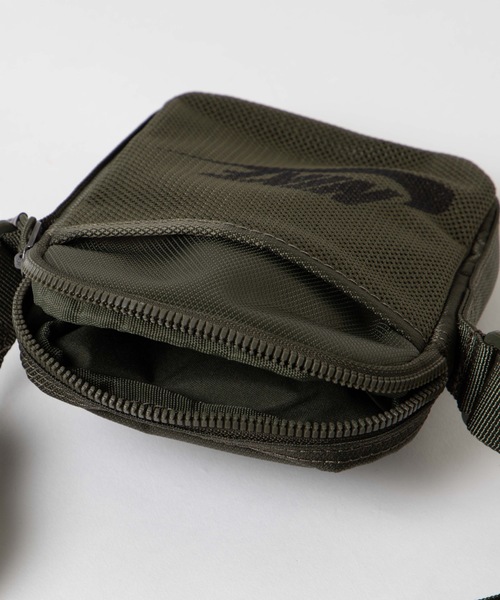 NIKE(ナイキ)の「WEGO/NIKE ヘリテージスモールアイテム(ショルダーバッグ・メンズ・カーキ/ブラック・FREE)」の5枚目の写真