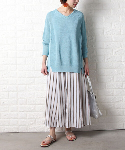 NOLLEY’S Sophi(ノーリーズソフィ)の「リネン混片畦Vネックプルオーバーニット(ニット/セーター・レディース・オフホワイト/ミント/キャメル・38)」の4枚目の写真