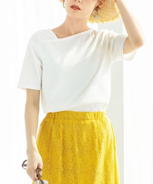 GeeRA（ジーラ）の「リブアシメネックＴシャツ（Tシャツ/カットソー・レディース・ベージュ/レッド/ブラウン/ブラック/オフホワイト・LARGE/XX-LARGE/MEDIUM/X-LARGE/SMALL）」の2枚目の写真