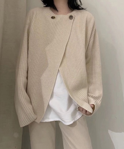 SMILE ORCHID(スマイルオーキッド)の「レイヤードで着れるのが魅力的2wayニットカーディガン(ニット/セーター・レディース・アイボリー/ベージュ/ブラウン/カーキ/ピンク/グレー・FREE)」の2枚目の写真