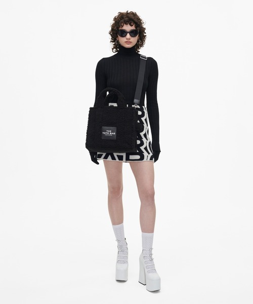 MARC JACOBS(マークジェイコブス)の「THE TEDDY MEDIUM TOTE BAG/ザ テディ ミディアム トートバッグ(トートバッグ・レディース・ベージュ/グレー/ブラック/ブルー系その他/ピンク系その他/グリーン/キャメル・ONE SIZE)」の8枚目の写真