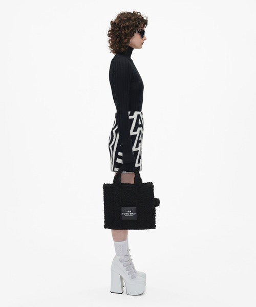 MARC JACOBS(マークジェイコブス)の「THE TEDDY MEDIUM TOTE BAG/ザ テディ ミディアム トートバッグ(トートバッグ・レディース・ベージュ/グレー/ブラック/ブルー系その他/ピンク系その他/グリーン/キャメル・ONE SIZE)」の14枚目の写真