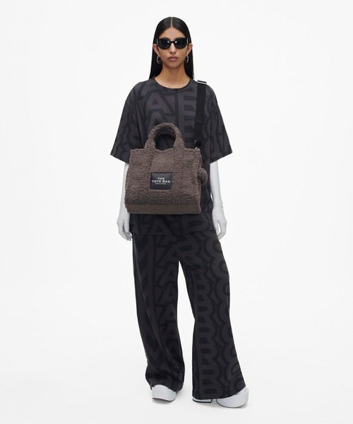 MARC JACOBS(マークジェイコブス)の「THE TEDDY MEDIUM TOTE BAG/ザ テディ ミディアム トートバッグ(トートバッグ・レディース・ベージュ/グレー/ブラック/ブルー系その他/ピンク系その他/グリーン/キャメル・ONE SIZE)」の15枚目の写真