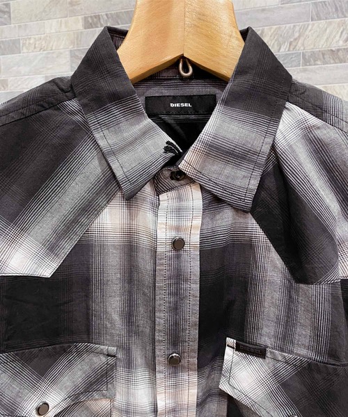 DIESEL(ディーゼル)の「オンブレーチェック ウエスタンチェックシャツ 「S-EAST-LONG」(シャツ/ブラウス・メンズ・ブラック/レッド・S/L/M/XS)」の4枚目の写真