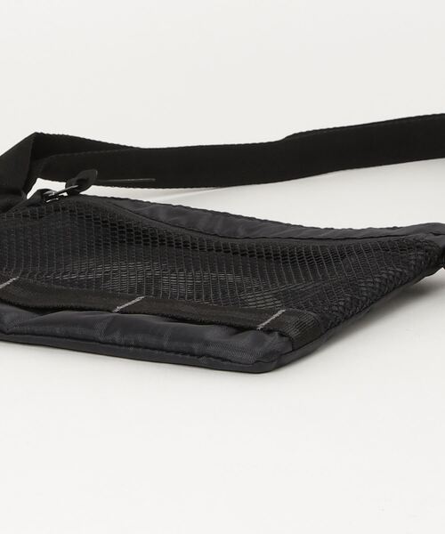 ASICS（アシックス）の「MINI SHOULDER BAG (ミニショルダーバック)（ショルダーバッグ・メンズ・ブラック/ブルー系その他・ONE SIZE）」の4枚目の写真