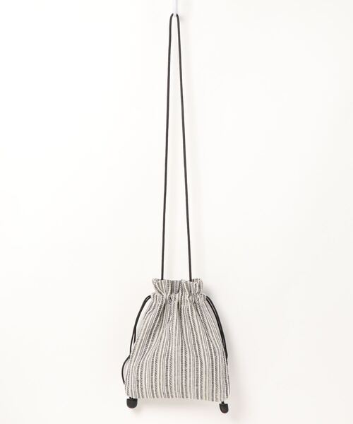 Lugnoncure(ルノンキュール)の「ストライプ巾着バッグ(ショルダーバッグ・レディース・ブラック/ベージュ・フリ-)」の2枚目の写真