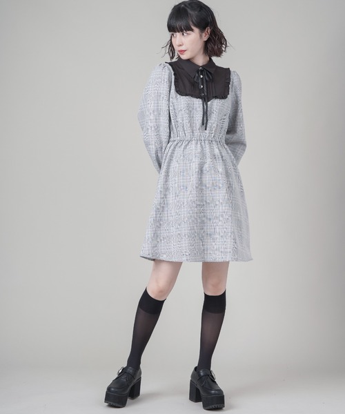 SPINNS（スピンズ）の「【累計販売1万3000足】ナイロン シアーハイソックス（ソックス/靴下・レディース・ホワイト/ブラック・ONESIZE）」の5枚目の写真