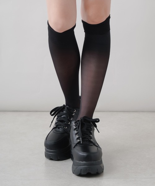 SPINNS（スピンズ）の「【累計販売1万3000足】ナイロン シアーハイソックス（ソックス/靴下・レディース・ホワイト/ブラック・ONESIZE）」の21枚目の写真