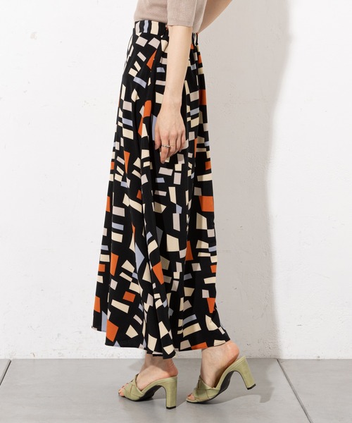 prose verse（プロズヴェール）の「ペイント / 幾何柄 フレアスカート（スカート・レディース・ブラック/オフホワイト・ﾌﾘ-）」の16枚目の写真