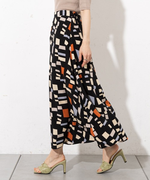 prose verse（プロズヴェール）の「ペイント / 幾何柄 フレアスカート（スカート・レディース・ブラック/オフホワイト・ﾌﾘ-）」の11枚目の写真