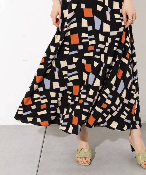 prose verse（プロズヴェール）の「ペイント / 幾何柄 フレアスカート（スカート・レディース・ブラック/オフホワイト・ﾌﾘ-）」の21枚目の写真