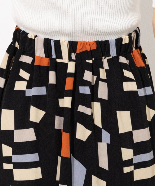 prose verse（プロズヴェール）の「ペイント / 幾何柄 フレアスカート（スカート・レディース・ブラック/オフホワイト・ﾌﾘ-）」の7枚目の写真