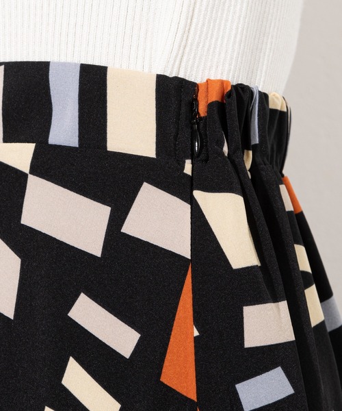 prose verse（プロズヴェール）の「ペイント / 幾何柄 フレアスカート（スカート・レディース・ブラック/オフホワイト・ﾌﾘ-）」の12枚目の写真
