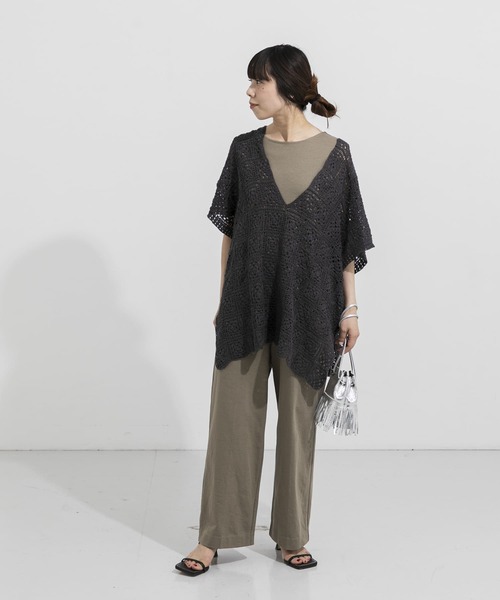 URBAN RESEARCH（アーバンリサーチ）の「ハンドクロシェポンチョ（ニット/セーター・レディース・チャコールグレー/レッド系その他・FREE）」の5枚目の写真