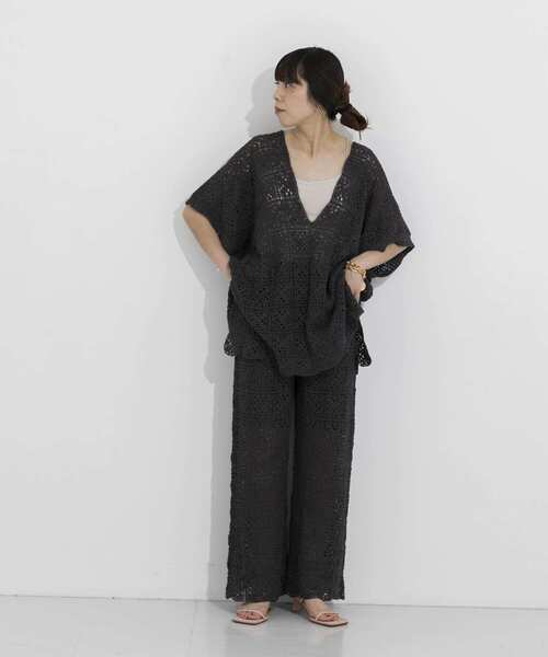 URBAN RESEARCH（アーバンリサーチ）の「ハンドクロシェポンチョ（ニット/セーター・レディース・チャコールグレー/レッド系その他・FREE）」の6枚目の写真