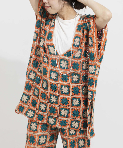 URBAN RESEARCH（アーバンリサーチ）の「ハンドクロシェポンチョ（ニット/セーター・レディース・チャコールグレー/レッド系その他・FREE）」の7枚目の写真