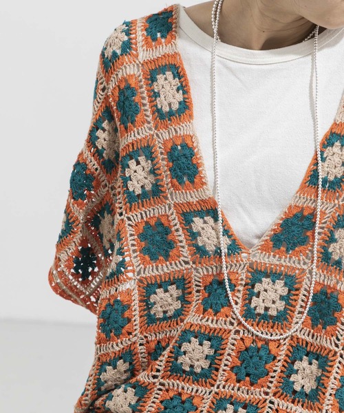 URBAN RESEARCH（アーバンリサーチ）の「ハンドクロシェポンチョ（ニット/セーター・レディース・チャコールグレー/レッド系その他・FREE）」の10枚目の写真