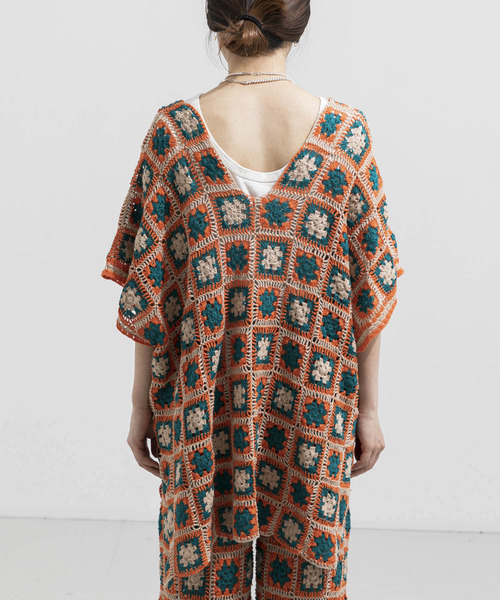 URBAN RESEARCH（アーバンリサーチ）の「ハンドクロシェポンチョ（ニット/セーター・レディース・チャコールグレー/レッド系その他・FREE）」の18枚目の写真