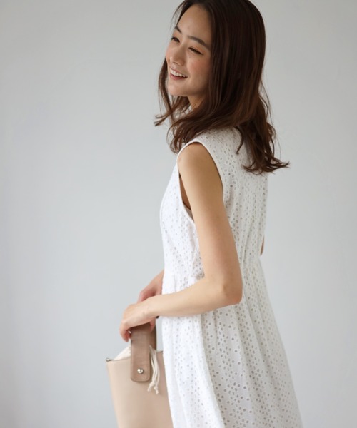 deux amour（ドゥーザムール）の「インドコットンレースノースリ―ブワンピース（ワンピース・レディース・ホワイト/ブラック/ネイビー/ブラウン・MEDIUM）」の11枚目の写真