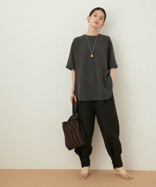 ADAM ET ROPE'（アダムエロペ）の「【アウトレット店舗・WEB限定】ジョーゼットチュニックTeeブラウス（シャツ/ブラウス・レディース・ホワイト/チャコールグレー・FREE）」の3枚目の写真