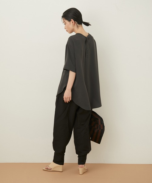 ADAM ET ROPE'（アダムエロペ）の「【アウトレット店舗・WEB限定】ジョーゼットチュニックTeeブラウス（シャツ/ブラウス・レディース・ホワイト/チャコールグレー・FREE）」の4枚目の写真