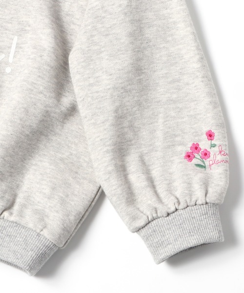KP（ケーピー）の「ロゴプリントと小花刺しゅうのミニ裏毛トレーナー(100-130cm)（スウェット・キッズ・ブルー/杢グレー・110cm/100cm/120cm/130cm）」の4枚目の写真