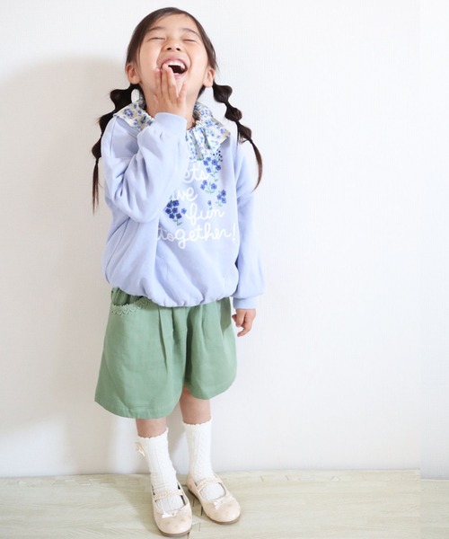 KP（ケーピー）の「ロゴプリントと小花刺しゅうのミニ裏毛トレーナー(100-130cm)（スウェット・キッズ・ブルー/杢グレー・110cm/100cm/120cm/130cm）」の9枚目の写真