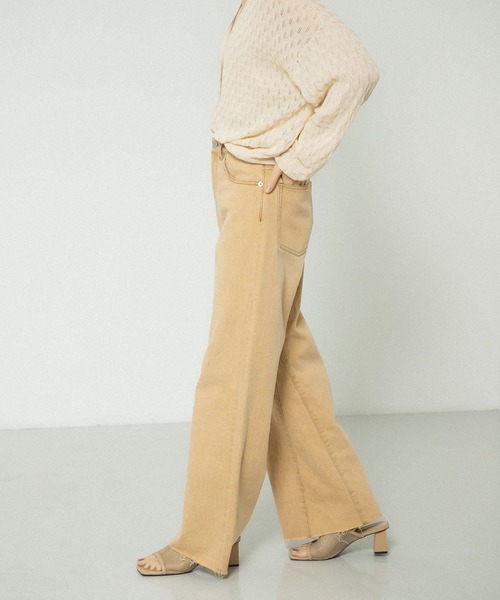 KBF(ケイビーエフ)の「リメイクセミフレアデニム(デニムパンツ・レディース・ベージュ/ブルー・36/38)」の1枚目の写真