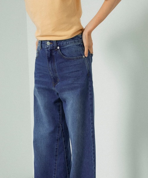 KBF(ケイビーエフ)の「リメイクセミフレアデニム(デニムパンツ・レディース・ベージュ/ブルー・36/38)」の3枚目の写真