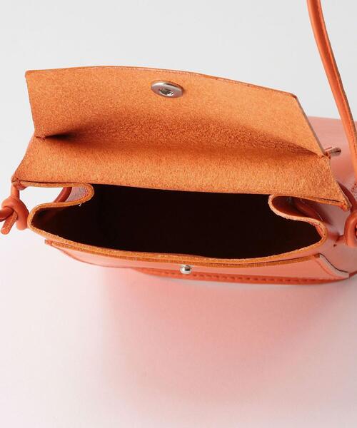 MARROW（マロウ）の「【別注】＜MARROW＞BENTPOUCH レザーショルダーバッグ（ショルダーバッグ・レディース・レッド・FREE）」の4枚目の写真