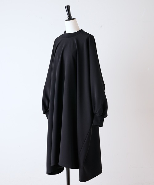 BEARDSLEY（ビアズリー）の「卒入園などの行事にも。身幅たっぷりでも広がらない袖パフBIGワンピース（ワンピース・レディース・ブラック・FREE）」の3枚目の写真