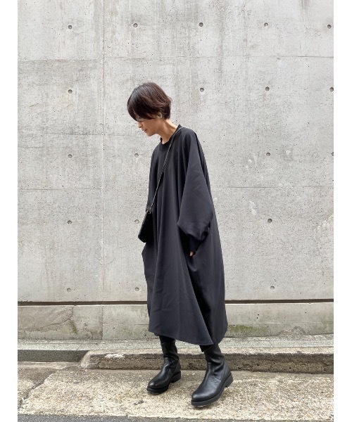 BEARDSLEY（ビアズリー）の「卒入園などの行事にも。身幅たっぷりでも広がらない袖パフBIGワンピース（ワンピース・レディース・ブラック・FREE）」の2枚目の写真