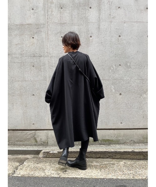 BEARDSLEY（ビアズリー）の「卒入園などの行事にも。身幅たっぷりでも広がらない袖パフBIGワンピース（ワンピース・レディース・ブラック・FREE）」の14枚目の写真