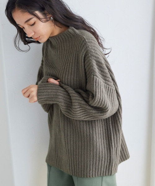 Pierrot(ピエロ)の「ボトルネックオーバーリブニット(ニット/セーター・レディース・ライトベージュ/ピンク系その他/カーキ・M/L)」の14枚目の写真