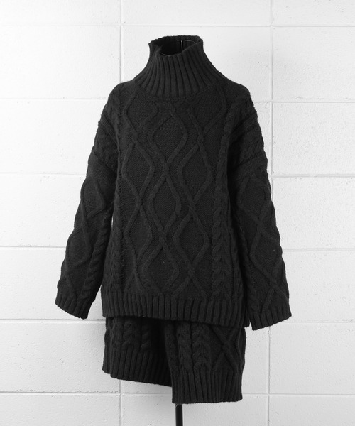 タートルネック セットアップ ショートパンツ ケーブルニット ULEULA（ウルア）の「ハイネックケーブルニット＋ケーブル