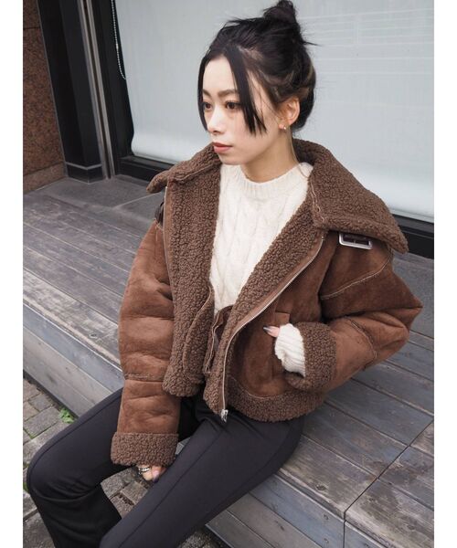 EVRIS（エヴリス）の「【WEB限定】フェイクムートンクロップドブルゾン（ブルゾン・レディース・ブラウン/アイボリー・FREE）」の6枚目の写真