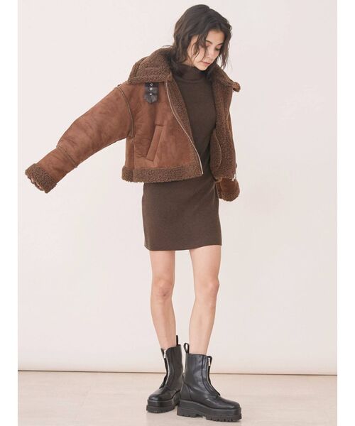 EVRIS（エヴリス）の「【WEB限定】フェイクムートンクロップドブルゾン（ブルゾン・レディース・ブラウン/アイボリー・FREE）」の3枚目の写真