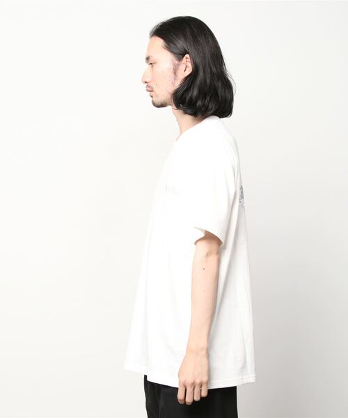 ANDERSSON BELL（アンダースンベル）の「Andersson Bell × atmos  S/S Tee (WHITE/GRAY)（Tシャツ/カットソー・メンズ・ホワイト・M/XL/L）」の3枚目の写真