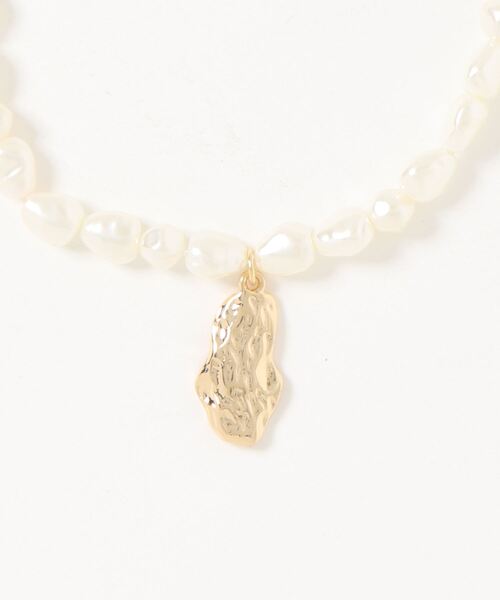 natural couture（ナチュラルクチュール）の「ニュアンスパールネックレス（ネックレス・レディース・ゴールド/シルバー・FREE）」の5枚目の写真