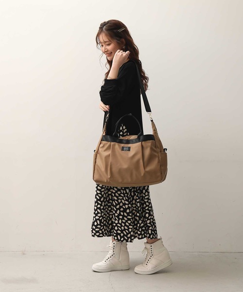 ALTROSE（アルトローズ）の「撥水ナイロン　2WAYトラヘ゛ルボストン（ボストンバッグ・レディース・ブラック/ベージュ/ネイビー・FREE）」の14枚目の写真