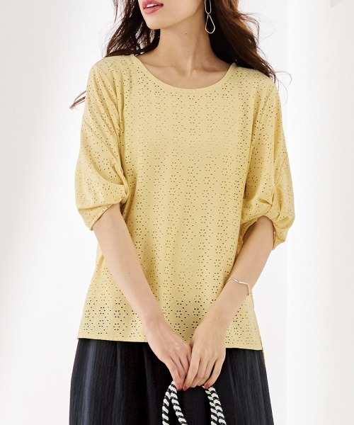 RANAN(ラナン)の「刺しゅう使いボリューム袖プルオーバー(Tシャツ/カットソー・レディース・ブラック/レッド/イエロー/オフホワイト・S/M/LL/L)」の3枚目の写真