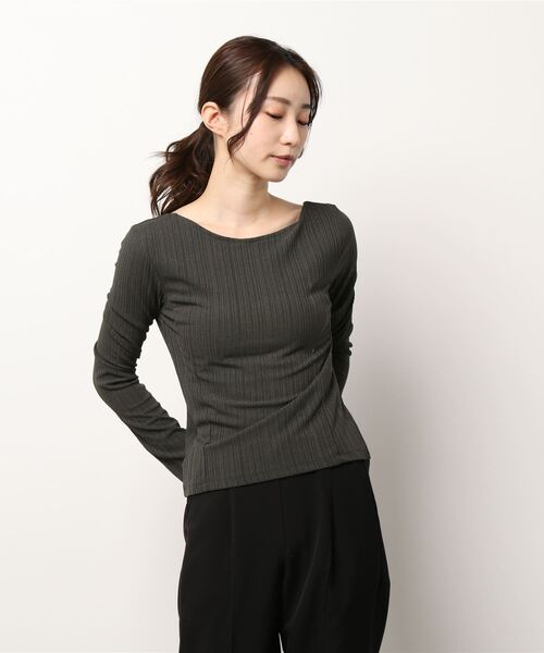 mona Belinda（モナベリンダ）の「バック魅せコンパクトカットソー（Tシャツ/カットソー・レディース・チャコールグレー/ベージュ/キャメル・FREE）」の2枚目の写真