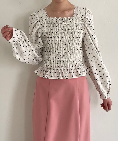 MAJESTIC LEGON（マジェスティックレゴン）の「トキメキパターンシャーリングブラウス（シャツ/ブラウス・レディース・ホワイト系その他2/パープル系その他/ブラック系その他・MEDIUM）」の4枚目の写真