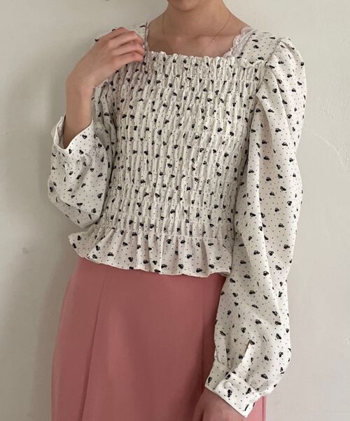 MAJESTIC LEGON（マジェスティックレゴン）の「トキメキパターンシャーリングブラウス（シャツ/ブラウス・レディース・ホワイト系その他2/パープル系その他/ブラック系その他・MEDIUM）」の5枚目の写真