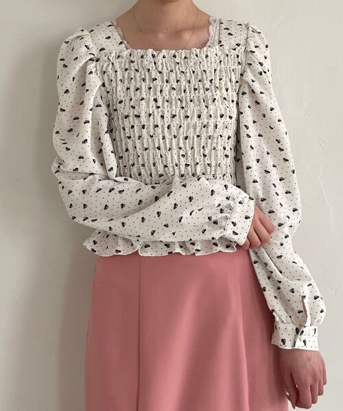 MAJESTIC LEGON（マジェスティックレゴン）の「トキメキパターンシャーリングブラウス（シャツ/ブラウス・レディース・ホワイト系その他2/パープル系その他/ブラック系その他・MEDIUM）」の6枚目の写真