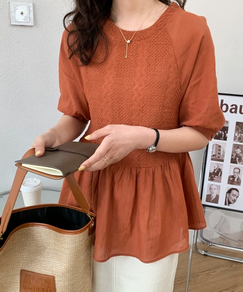 ABITOKYO(アビトーキョー)の「コットンカットワークペプラムブラウス(シャツ/ブラウス・レディース・ブラック/ホワイト/グレー/ブルー/ブラウン/グリーン/ベージュ/ネイビー・S/M)」の5枚目の写真